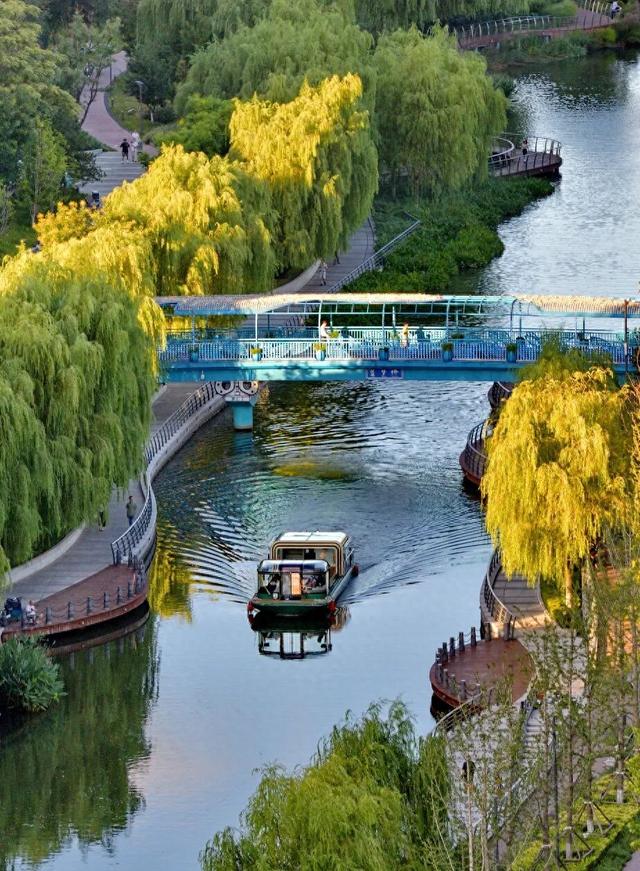 亮马河游船今日启航，航线升级了！购票攻略→