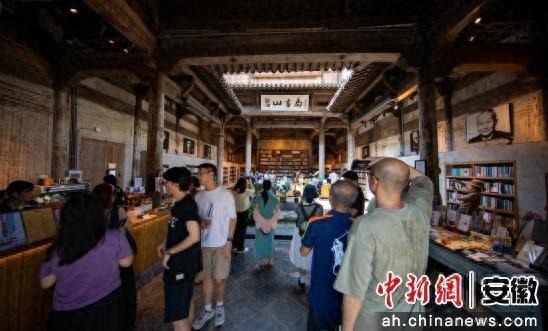 黟县“双节”假期期间“反向旅游”成风尚