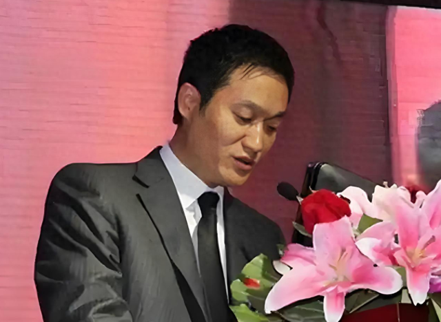10年赚4亿！曾经的电器大王，今被妻子扫地出门，全身只剩2000块