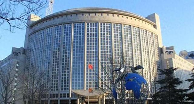 中方制裁准时开始，30道通牒发往美国，直接叫停合作，财产全冻结