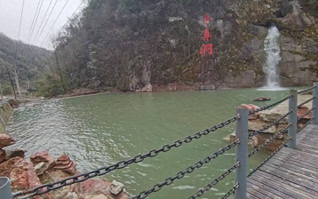 湖北五峰月山村：好山好水变身“金饭碗”