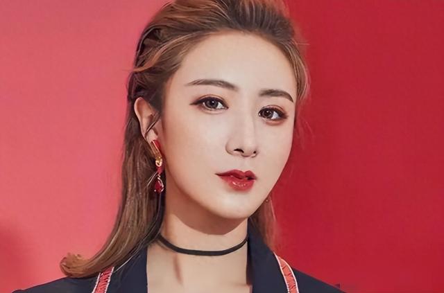 国家动真格！薇娅被罚13亿后	，多名顶流接连封杀，网友：该！