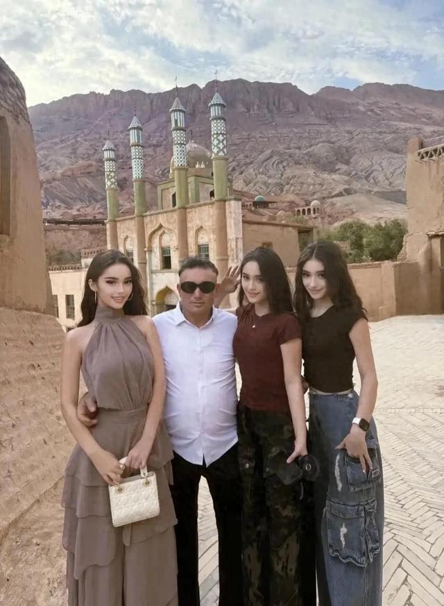 新疆一家四个女儿，个个美貌如花，网友惊叹：果然新疆美女甲天下