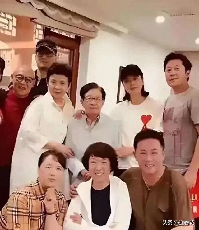 北京聚会：时髦的蔡国庆 变老的董文华，都败给了豪门守寡的毛阿敏