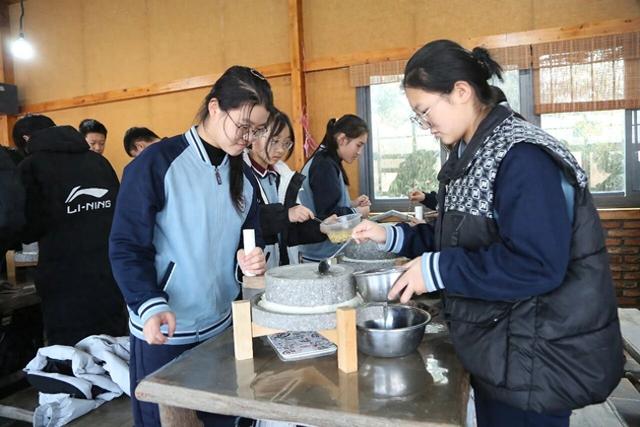 来威海市临港区汪疃镇太公缘农耕部落解锁冬游新体验