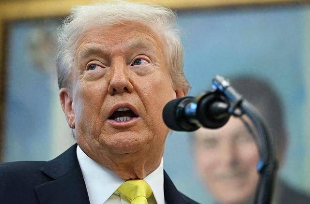 彻底不演了！特朗普宣布，从委扣押的中国油轮，将由美国永久保留