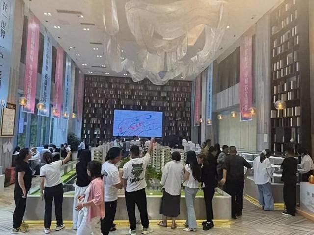 【建设一流旅游城市 建设世界级旅游景区】住进山水清凉地 解锁烟火慢生活——安顺避暑“旅居热”持续升温