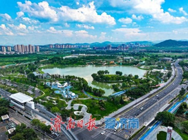 彩虹湖畔，蓝天白云绘就诗意生态画卷