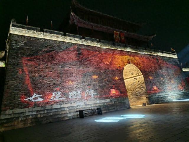 千年一城满风华 | 光影盛宴点亮夜空 国庆邀您沉浸式畅玩荆州古城