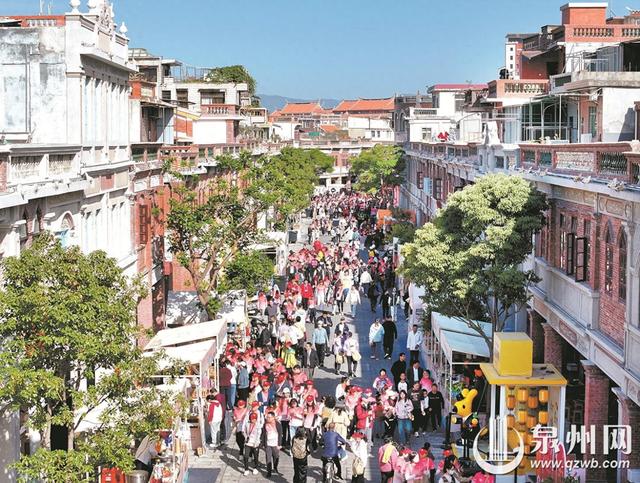 “世遗+美食”在行走中深读泉州 来自全国各地的5000名徒步者齐聚刺桐城