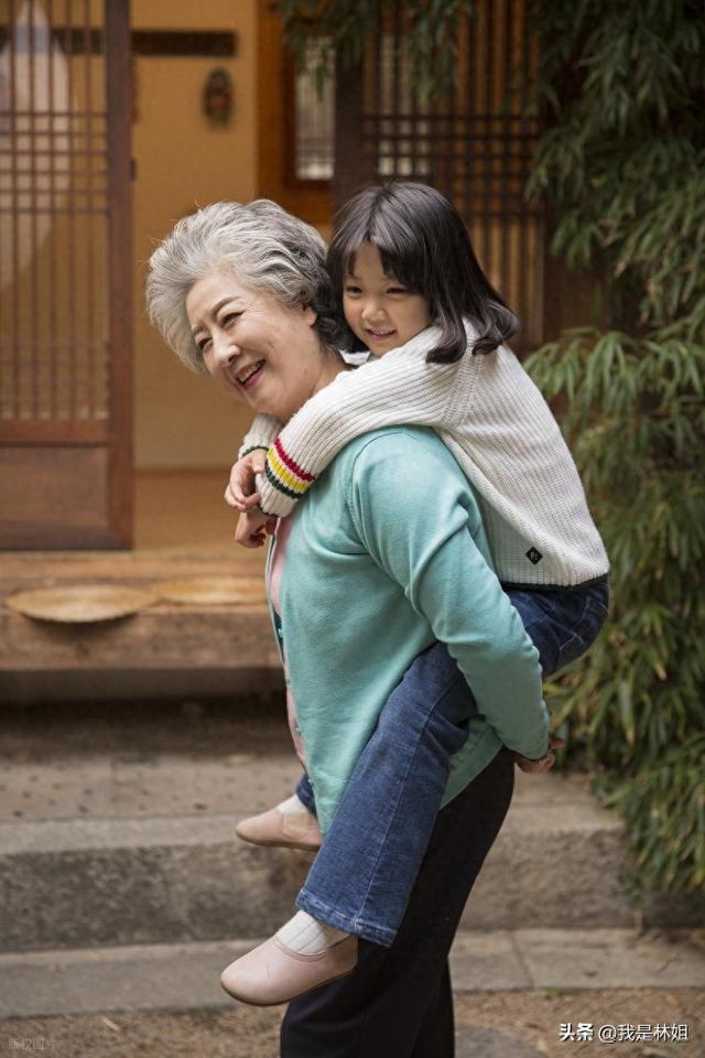 写给所有帮女儿带孩子的姥姥，5句忠告，很智慧，要收好