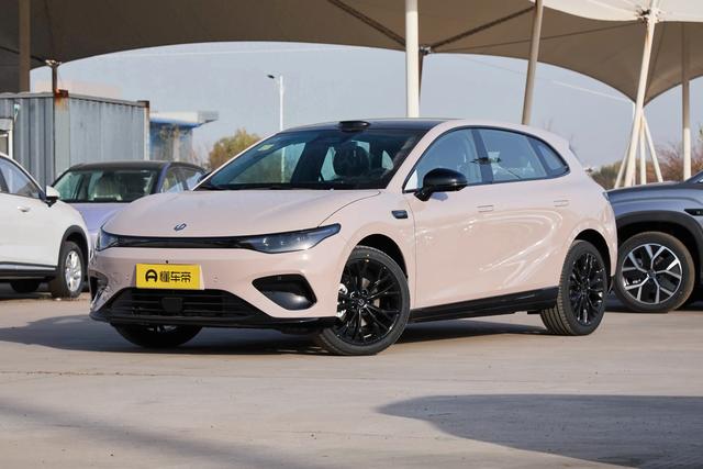 12 万内宽体轿跑新标杆，新能源汽车的小钢炮～零跑 Lafa5