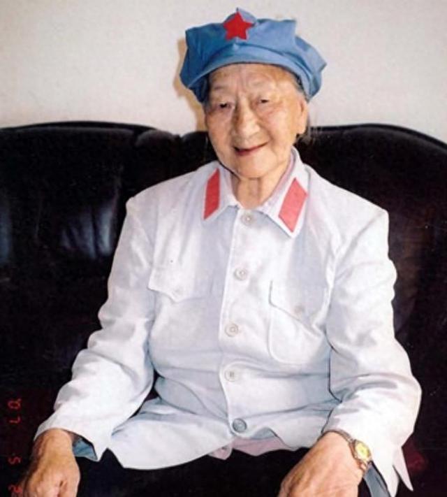 1981年王首道与妻子王泉媛北京团聚，王泉媛：当年是不是你不要我
