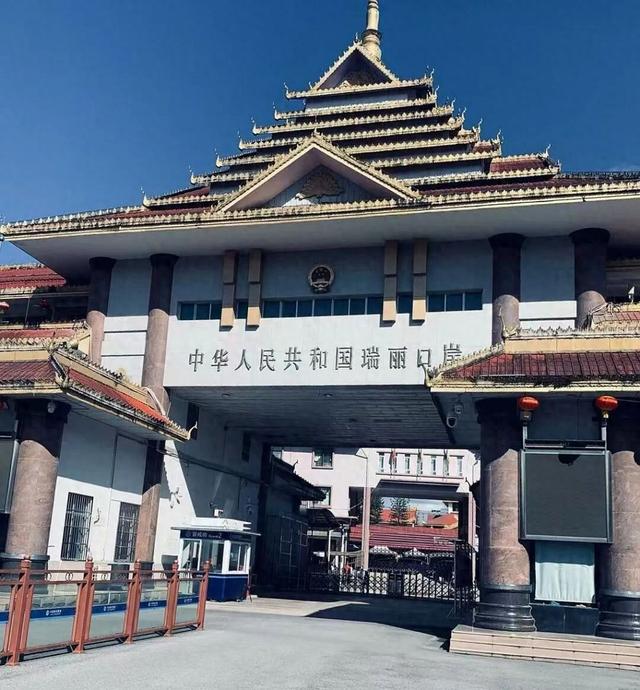 一寨两国异域风情