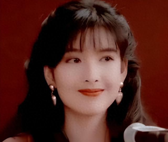王晶曝料“玉女”周慧敏私下很爱玩，57岁成了满口黄牙的老太太