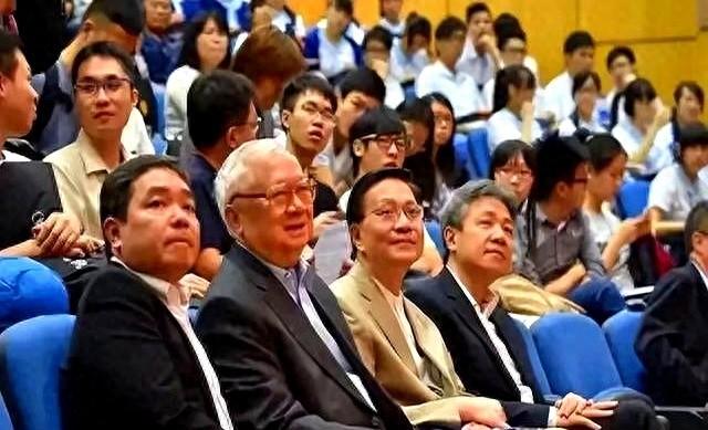 香港富豪：向美国捐1亿！又给大陆捐500亿，竟被李嘉诚“威胁”