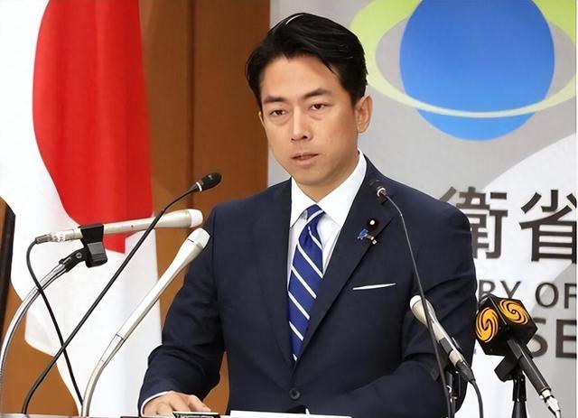 在中日关系敏感时期，他竟然率团赴日访问，为了刷存在感毫无底线