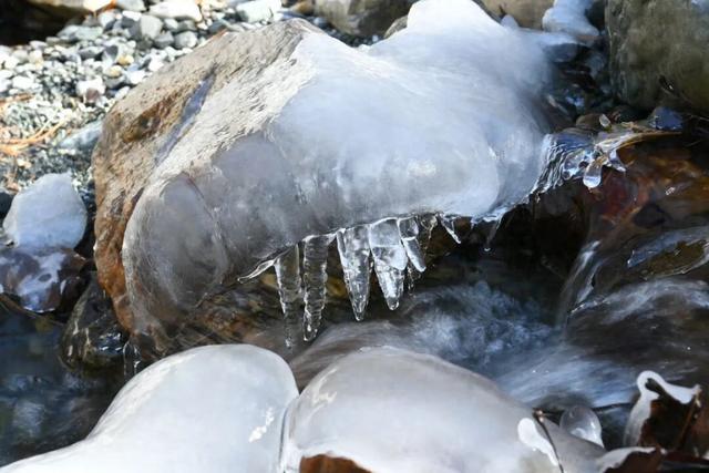 【丽江分享】冬至时节，丽江这些玉雕冰挂， 晶莹剔透如钻石！