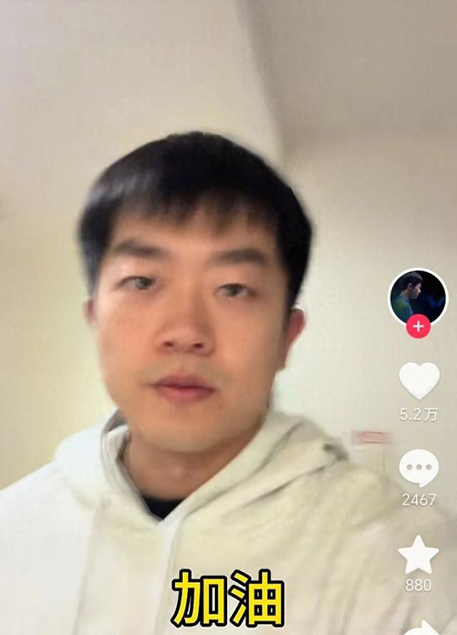 太离谱！国乒亚锦赛两名队员住一间大床房，而且还要盖同一床被子