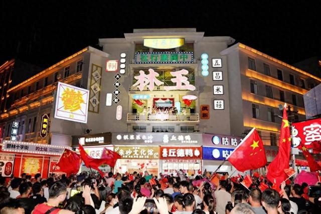 玉林十字街城事文化艺术季：百年骑楼与现代艺术对话