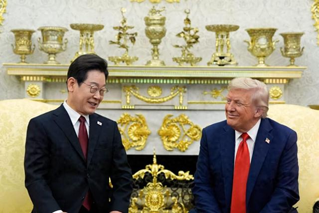 特朗普发力，韩国一夜变天？李在明：放弃经济靠中国，安全靠美国