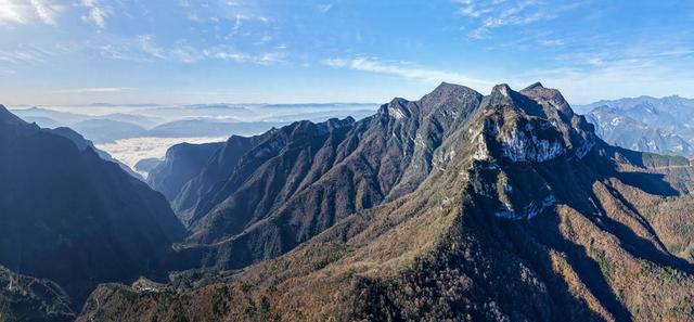 巴东：穿洞藏幽！秘境小神农架的自然画卷~