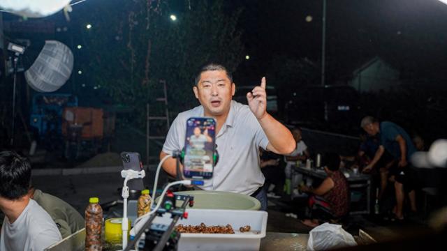 “木耳书记”带乡亲搭上电商快车、从码头工人成长为“大国工匠”……“青岛故事”巡回宣讲首场开讲