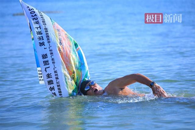 72岁大爷探游千余公里看全运会后不停歇，抵达终点北海银滩，还想游“万里海上丝绸之路”