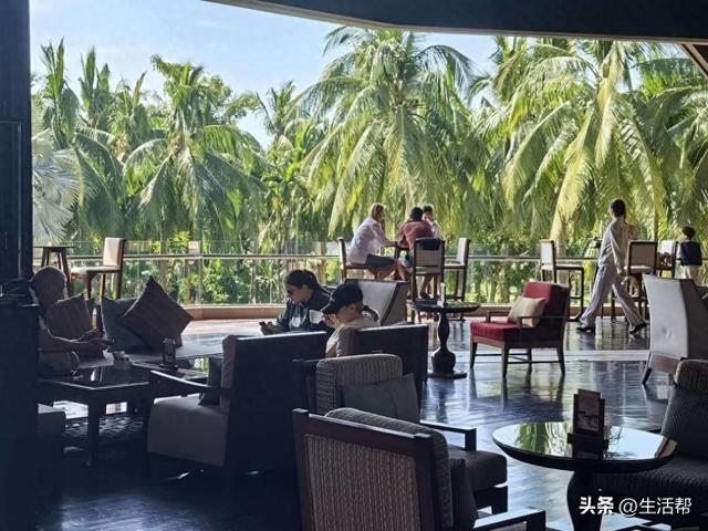 30℃抢购羽绒服、外籍游客扎堆享受阳光、沙滩、海浪⋯⋯海南免税消费到底有多疯狂？