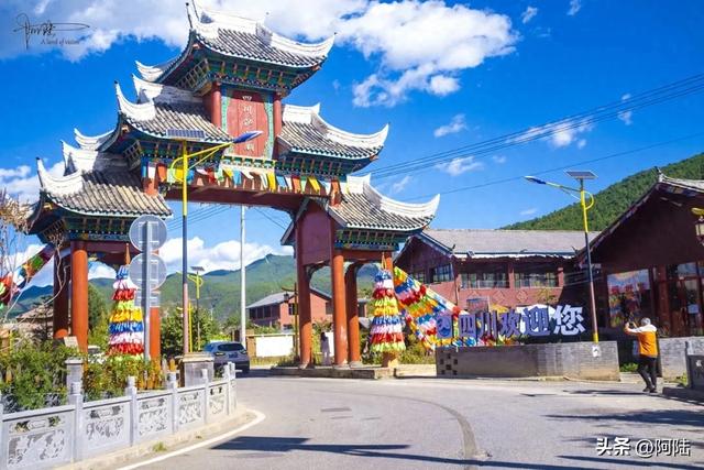 一边云南一边四川,于是泸沽湖被一分为二,成了两个4A级景区