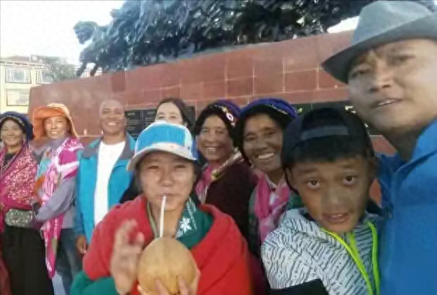 这个一妻多夫制的民族，晚上怎么过？女人直言：没有幸福可言