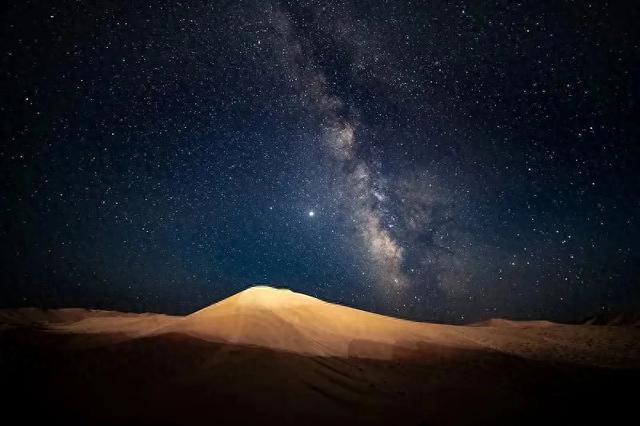 敦煌观星：沙海之上的星河诗篇