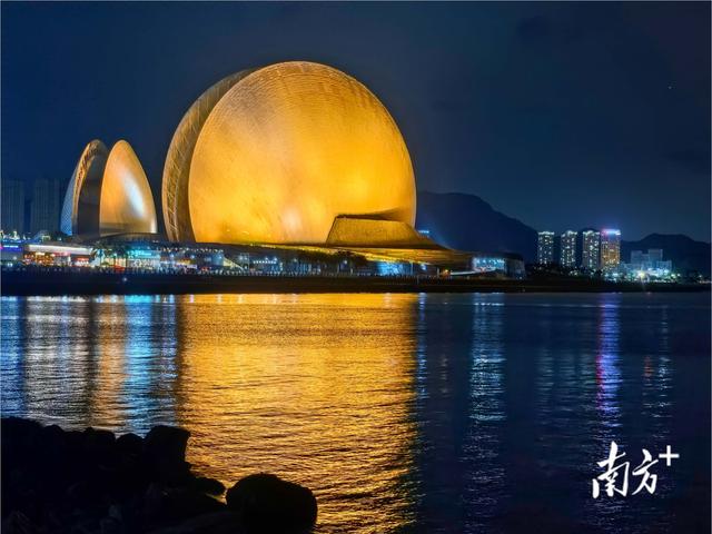 仲夏听潮：日月贝、海风与落霞
