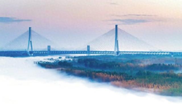 黄河平流雾美成“云端仙境”