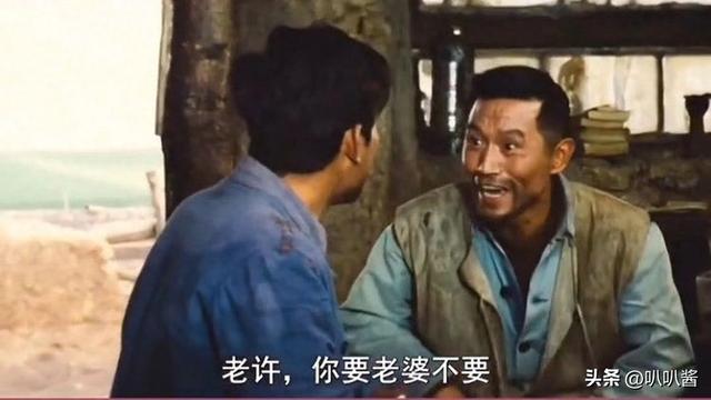 90岁牛犇近况曝光，做饭环境脏乱差，用塑料瓶保温菜、拖把当拐杖