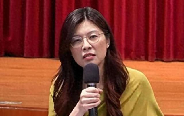 郑丽文说想到北京谈后，民进党急了，发声阻扰，郑丽文7个字反击