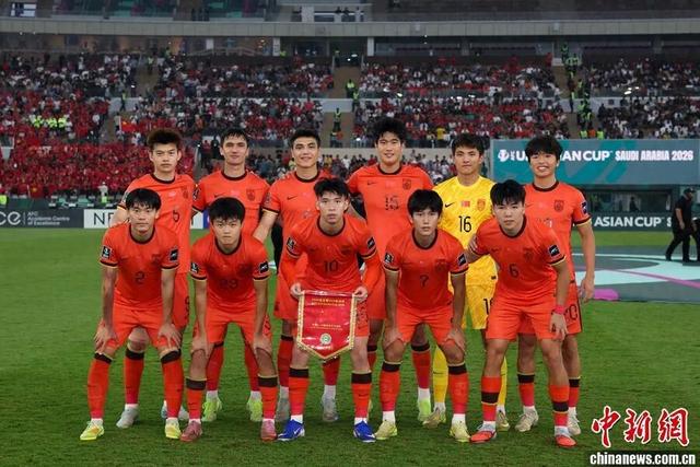 差距明显	，U23国足0比4憾负日本获亚军，仍创历史最佳战绩；日本队连续三届卫冕