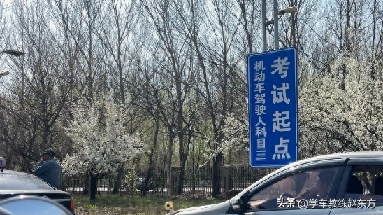 模拟驾驶人生3破解版（科目三血泪史从挂科炮灰到一把过王者）