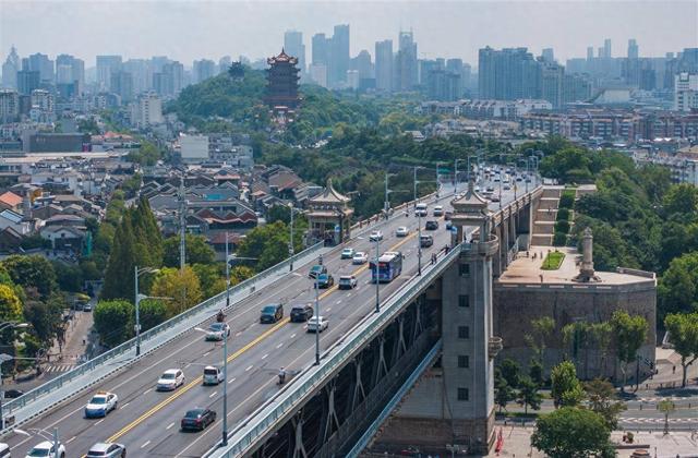 历史上的今天：武汉长江大桥全面开工建设