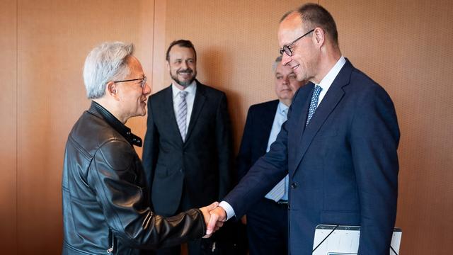 黄仁勋被曝下月亲临柏林，将宣布欧洲 AI 算力枢纽项目