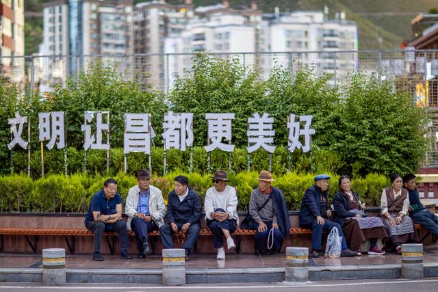 中国之城丨西藏昌都：以红色为主基调的古城
