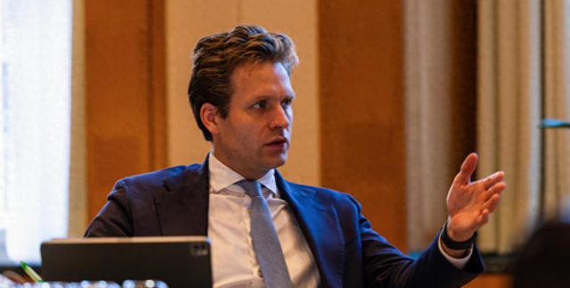 荷兰公开宣布制裁中国，各个公司芯片受损，中国反应令人意想不到