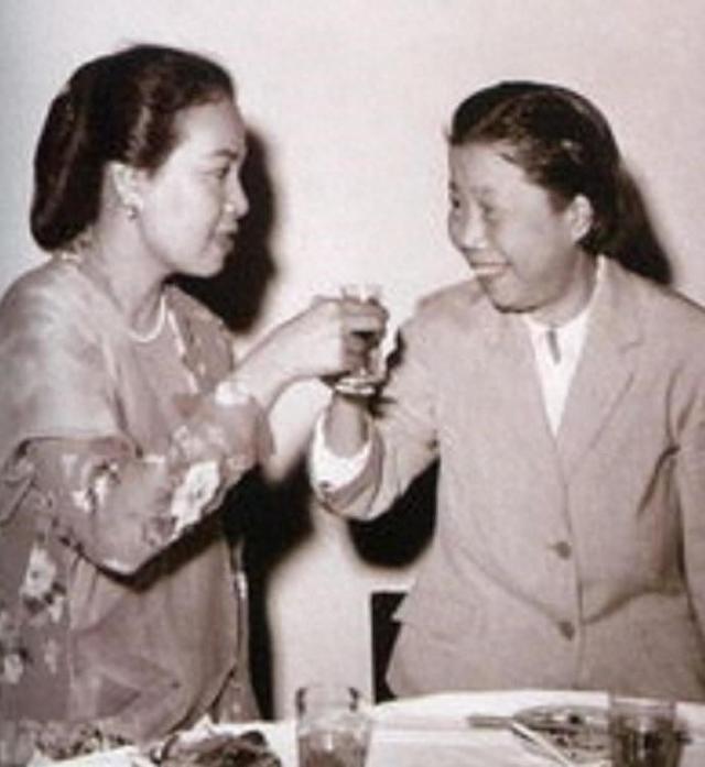 邓颖超晚年透露：周总理在上海还有一任妻子，并且不让她穿高跟鞋
