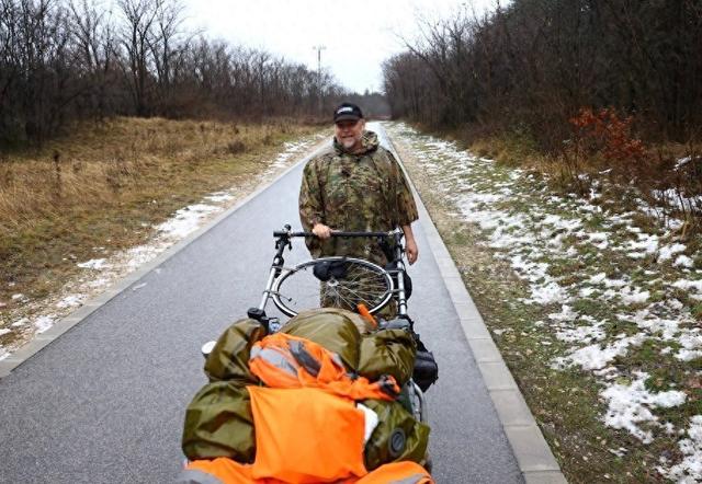 一场打赌，他从南美走路回英国！快6万公里走了27年，快到家了