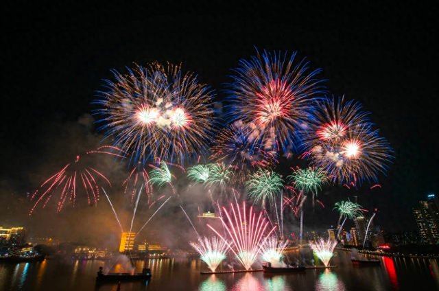 春节到广东过“暑”假｜广州烟花表演、新春灯会观赏指南→