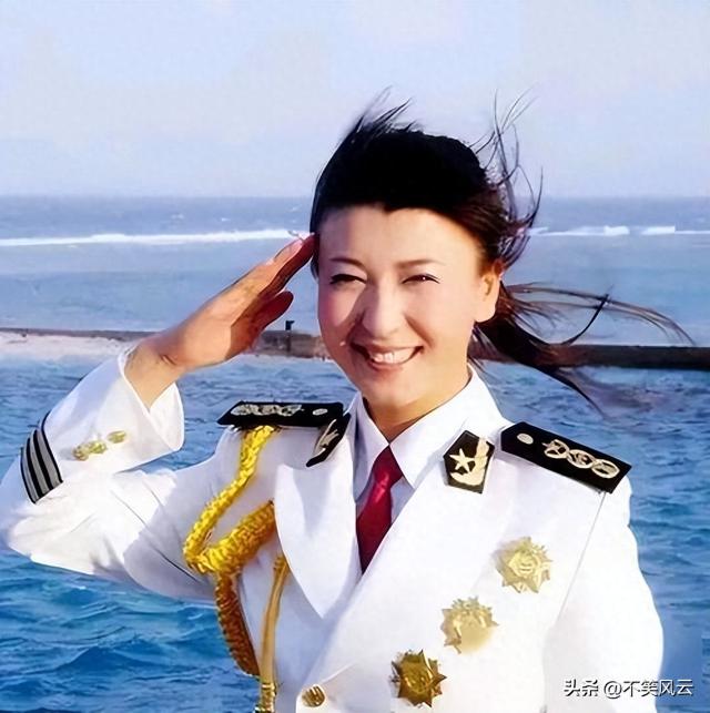 拔出萝卜带出泥！官媒下场后	，闫学晶被曝身份造假，宋丹丹说对了