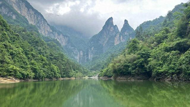 湖南天门山：一场逃离喧嚣的山野之约