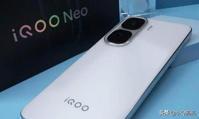 iQOO果断“发飙”，骁龙8至尊版手机才卖2260元，2K屏+6800mAH