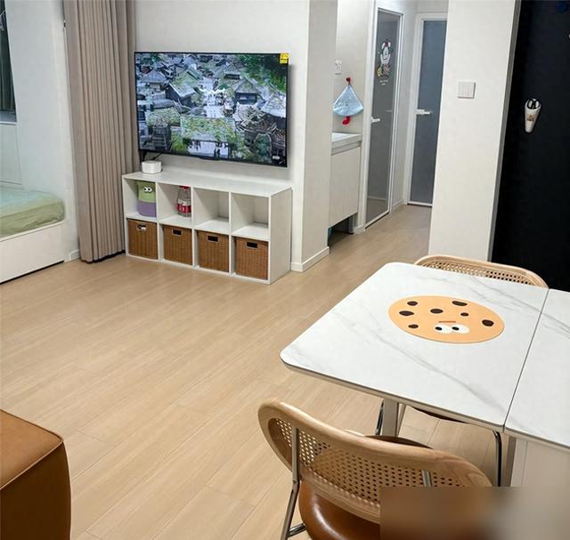 北京姑娘38㎡蜗居客厅火了，因“阳台改成卧室	”走红	，太有想法了