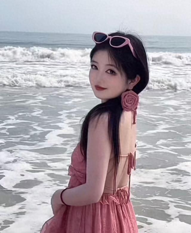 25岁云南网红“彤彤”去世	，加入唐三妹公司仅3个月，原因曝光